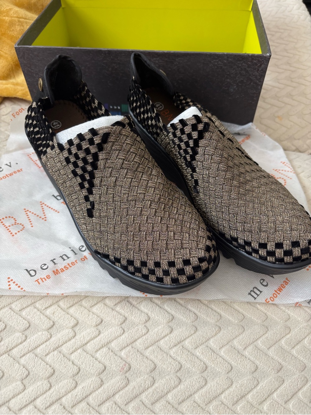bernie mev. Women’s Woven Slip-On Wedge Loafer in Bronze and Black EU 41/ US 10